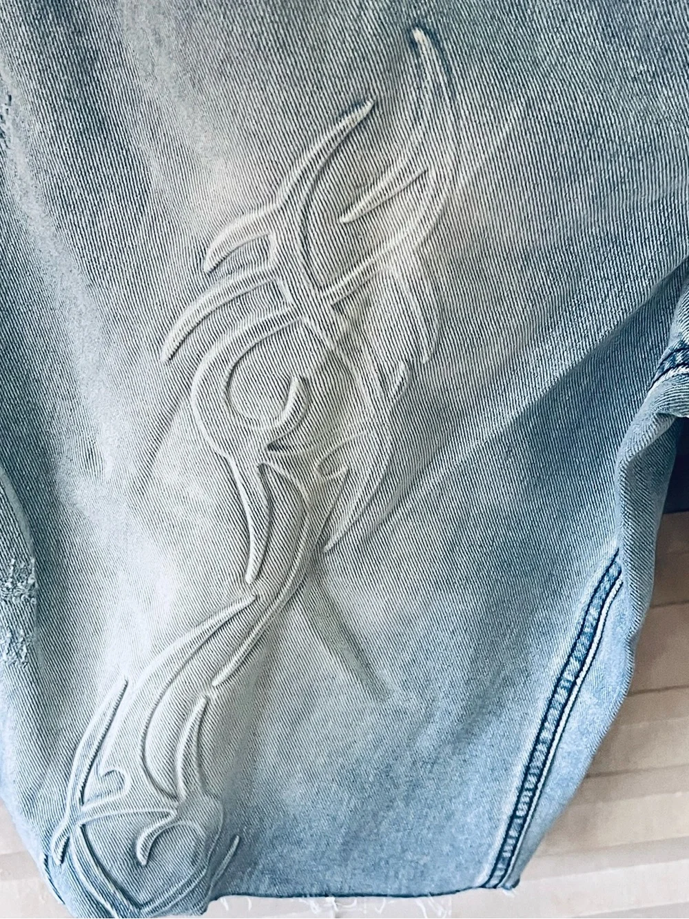 Men's Light Wash Embroidered Denim Jean Shorts